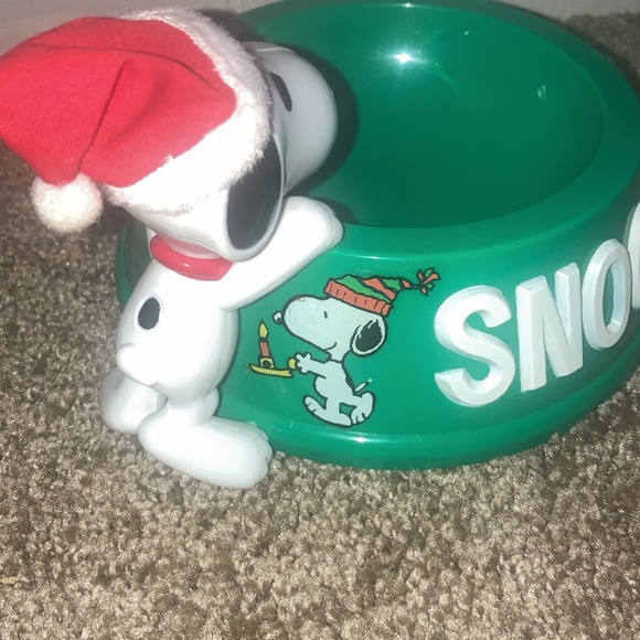 Peanuts Plastic Snoopy Christmas Candy Bowl/Pet Bowl - Picture 7 of 8